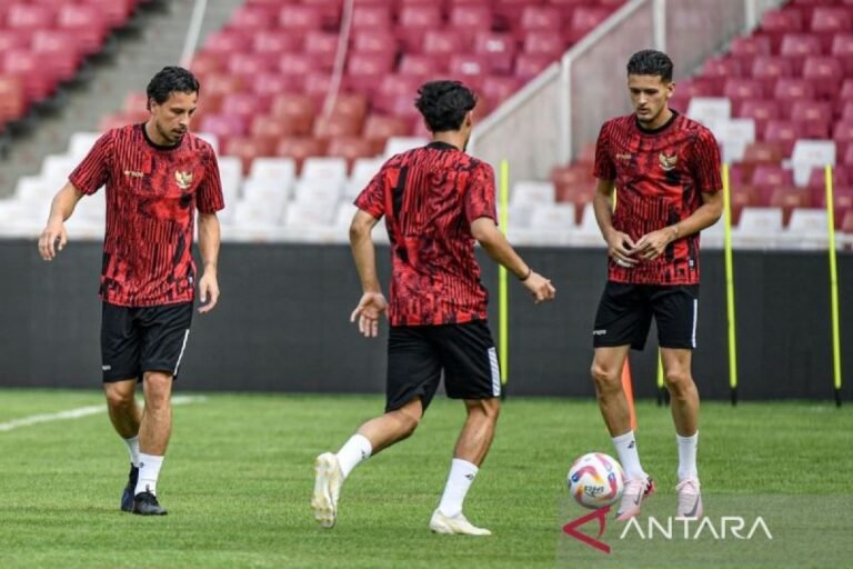 Thom Haye, Justin, Sandy, dan Dan Struick Terbang ke Sydney Lebih Awal