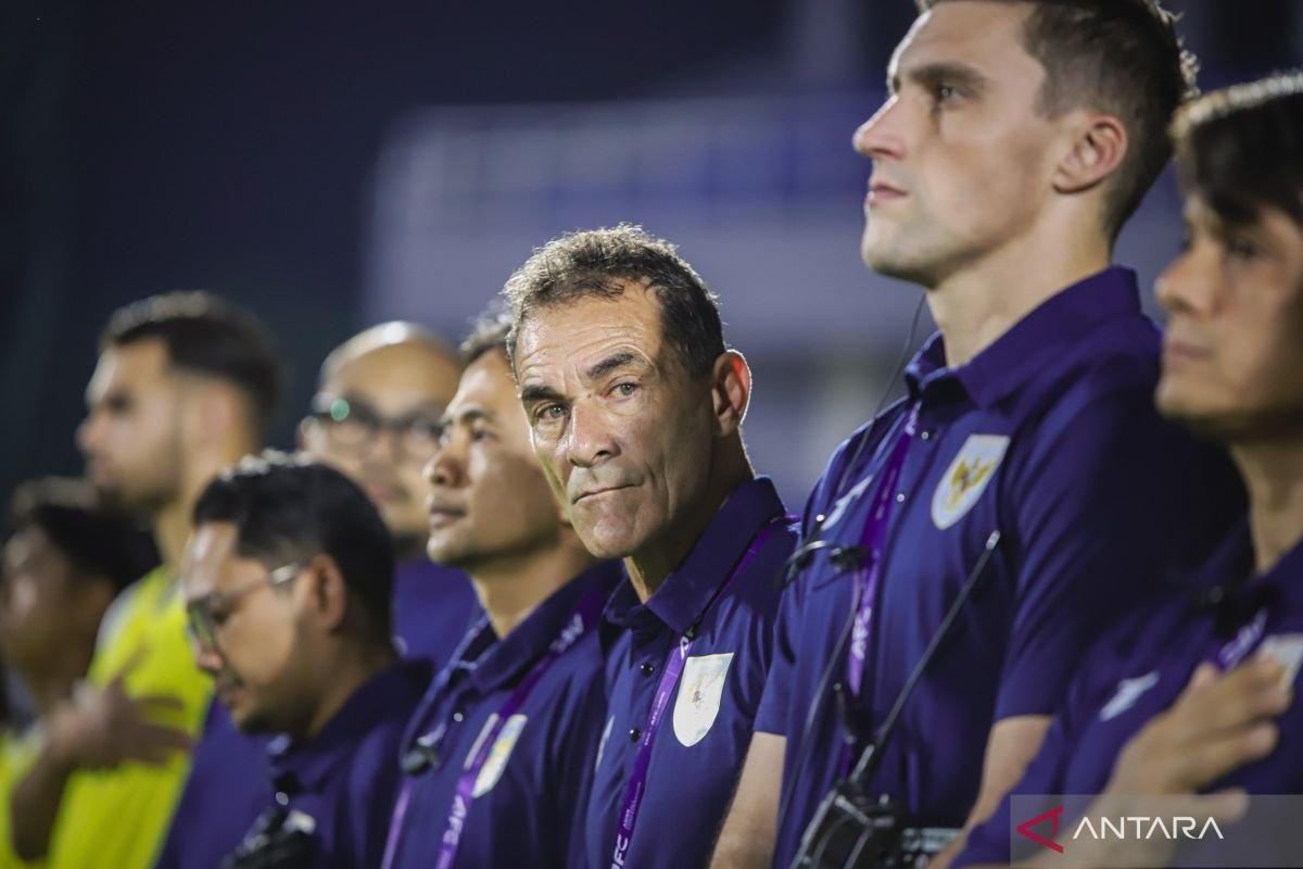 Berikut adalah beberapa alternatif judul untuk "Football Institute: Bedah Data Pelatih dari STY, Kluivert, dan Vanenburg":

1. "Analisis Mendalam Pelatih: STY, Kluivert, dan Vanenburg di Football Institute"
2. "Membedah Strategi Pelatih: Pelajaran dari STY, Kluivert, dan Vanenburg"
3. "Football Institute: Insight dan Data Pelatih STY, Kluivert, dan Vanenburg"
4. "Pelatih Ternama: Data dan Strategi STY, Kluivert, dan Vanenburg"
5. "Football Institute: Strategi dan Gaya Pelatih STY, Kluivert, dan Vanenburg"
6. "Dari STY ke Kluivert: Mengupas Taktik Pelatih di Football Institute"
7. "Menggali Data Pelatih: Perspektif STY, Kluivert, dan Vanenburg"
8. "Analisis Pelatih dalam Sepak Bola: STY, Kluivert, dan Vanenburg di Ulasan Football Institute"
9. "Meneliti Kepemimpinan Pelatih: Studi Kasus STY, Kluivert, dan Vanenburg"
10. "Football Institute: Pembelajaran dan Data dari Taktik STY, Kluivert, dan Vanenburg"

Semoga alternatif judul-judul ini bermanfaat!