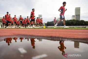 Here are some alternative titles for "Pemusatan Latihan Timnas U-23 jelang Sea Games 2025":

1. "Persiapan Timnas U-23 Menuju Sea Games 2025: Latihan Terpusat"
2. "Menyongsong Sea Games 2025: Pusat Latihan Timnas U-23"
3. "Latihan Intensif Timnas U-23 Sebelum Sea Games 2025"
4. "Timnas U-23: Persiapan Serius Menuju Sea Games 2025"
5. "Fokus Latihan Timnas U-23: Menatap Kesuksesan di Sea Games 2025"
6. "Pelatihan Terpadu untuk Timnas U-23 Menuju Sea Games 2025"
7. "Timnas U-23 Gelar Pemusatan Latihan Menjelang Sea Games 2025"
8. "Persiapan Maksimal Timnas U-23 dalam Menghadapi Sea Games 2025"
9. "Mempersiapkan Generasi Emas: Latihan Timnas U-23 sebelum Sea Games 2025"
10. "Menentukan Langkah: Latihan Terpusat Timnas U-23 Jelang Sea Games 2025"

Feel free to mix and match or modify any of these suggestions!