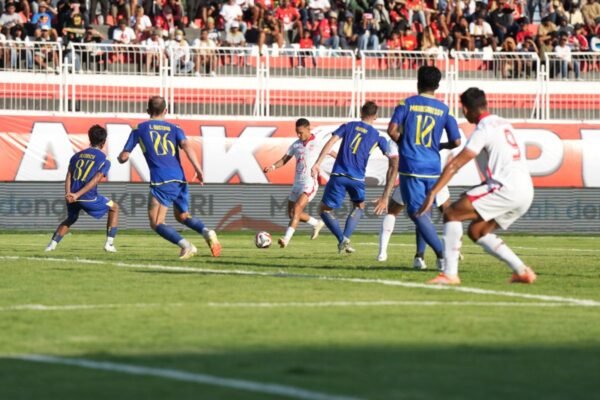 Arema FC Tahan Imbang Malut United dengan Skor 1-1
